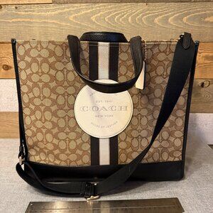 Coach Smith Tote in Signature Pattern